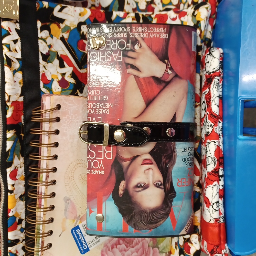 Olivia Miller magazine clutch